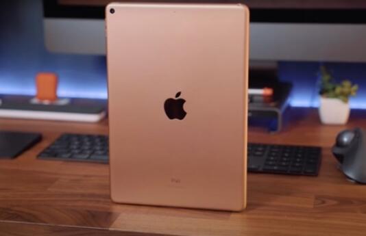 够神秘！苹果20寸巨型iPad首曝光：竟是完美的折叠屏设计