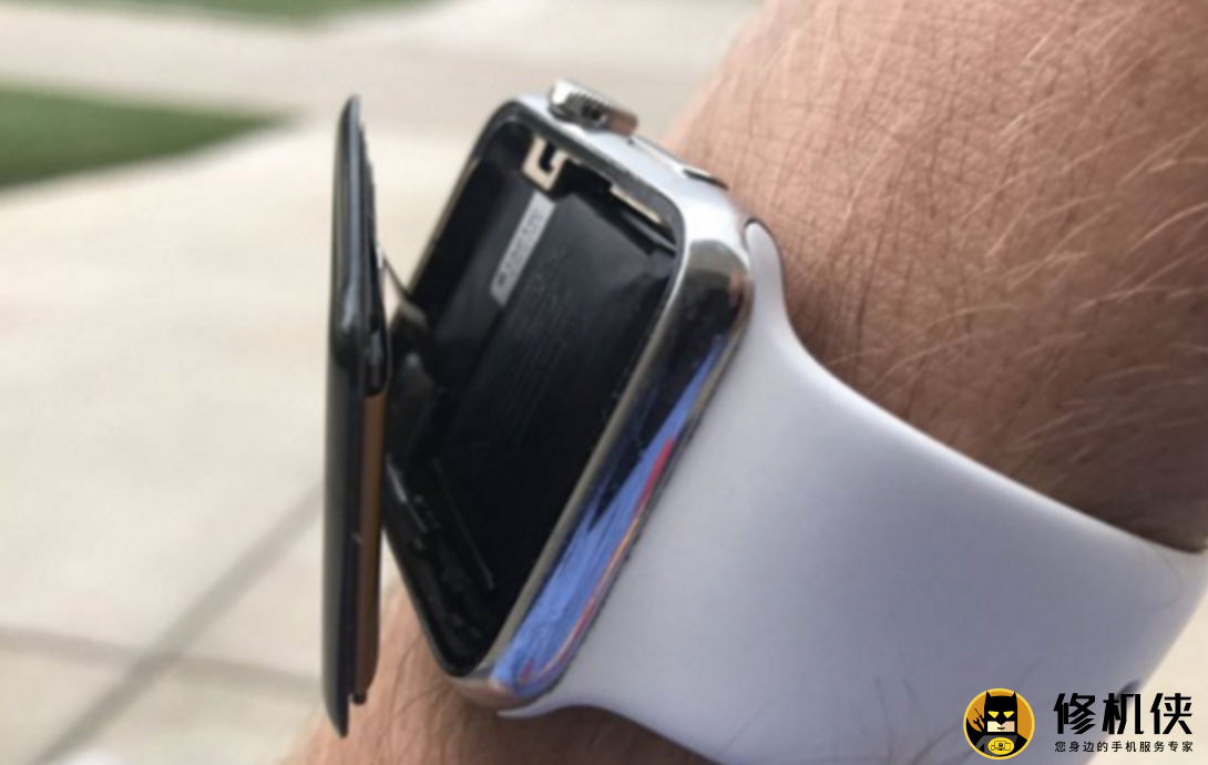 天津iphone手机内屏多少钱_苹果摊上大事：Apple Watch再遭遇电池鼓包集体诉讼